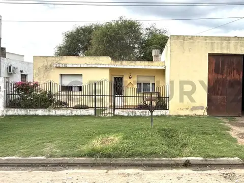 Casa con 3 dormitorios y galpón independiente. Venado Tuerto.