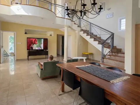 VENTA HERMOSA CASA CARLOS PAZ LOS MANANTIALES