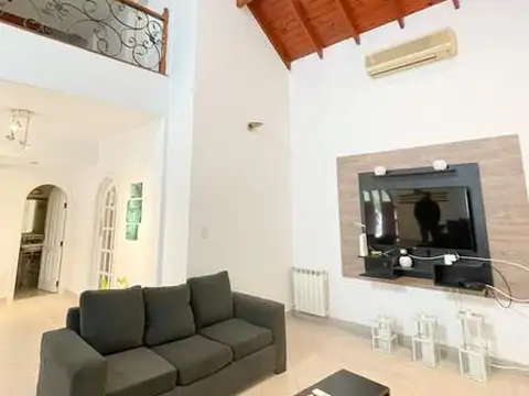 Casa en VENTA Saint Thomas Norte Sur  - Canning