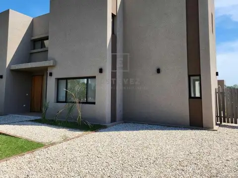 Casa en Venta a la laguna y pileta con RENTA. Barrio Cerrado Escobar