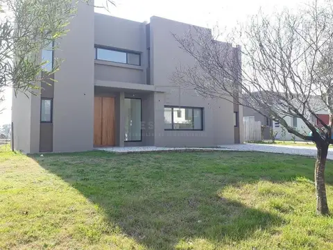 Sobre lote a la laguna, excelente orientación