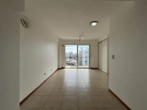 Monoambiente en alquiler con balcón- Zona UCA