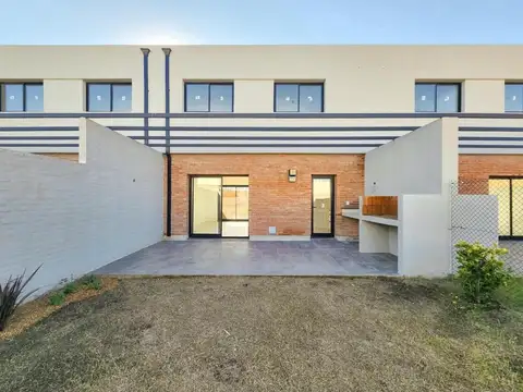 CASA-DÚPLEX A ESTRENAR EN FISHERTON - TIERRA NUEVA