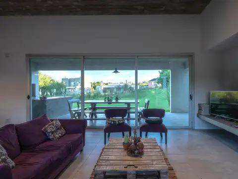 Casa en Alquiler Temporal con 1 cochera