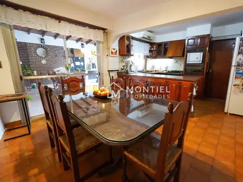 Casa en Venta con 3 cocheras