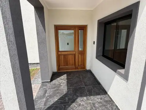 Casa en Venta con 4 cocheras