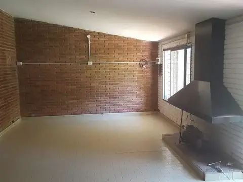 Casa 10 ambientes con 3 baños