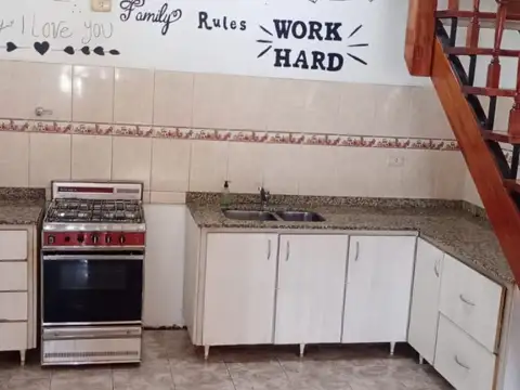Depto Tipo Casa en Alquiler de 2 dormitorios