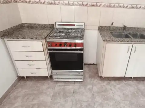 Depto Tipo Casa en Alquiler en Caseros, $ 850.000