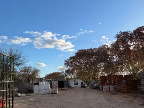Amplio terreno con galpon listo para trabajar