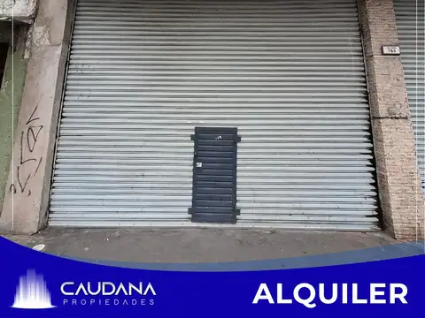 Local comercial doble altura en alquiler en Villa Luzuriaga
