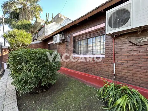 Venta de Casa 4 Ambientes en Ituzaingo, amplio jardín 