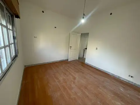 Venta Casa Ideal 2 familias con Entradas Independientes APTO CREDITO - Valentin Alsina