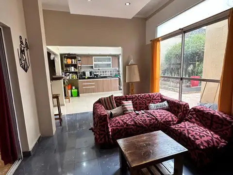 VENTA - TAPIALES - LINDO PH CON PATIO QUINCHO y GARAJE