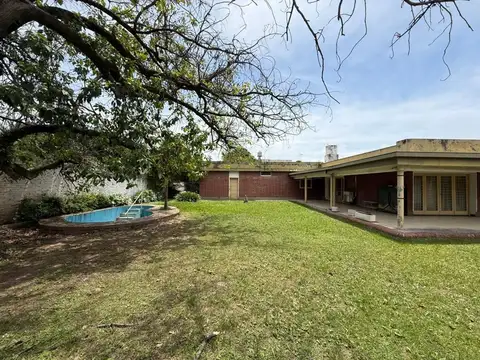 VENTA CASA YERBA BUENA A RECICLAR LOTE 900M2 