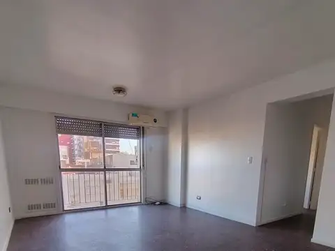 Depto 3 ambientes, piso 5, 70 mtrs, vista abierta luminoso, frente al parque chacabuco,  baulera y seguridad
