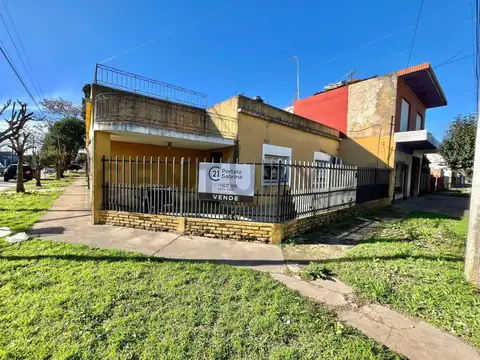 VENTA CASA 4 AMBIENTES A RECICLAR ACEPTA PERMUTA