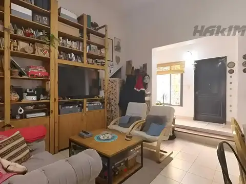 P.H. 3 AMBIENTES AL FRENTE CON ENTRADA INDEPENDIENTE, PATIO Y TERRAZA – PLANTA BAJA