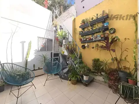P.H. 3 AMBIENTES AL FRENTE CON ENTRADA INDEPENDIENTE, PATIO Y TERRAZA – PLANTA BAJA