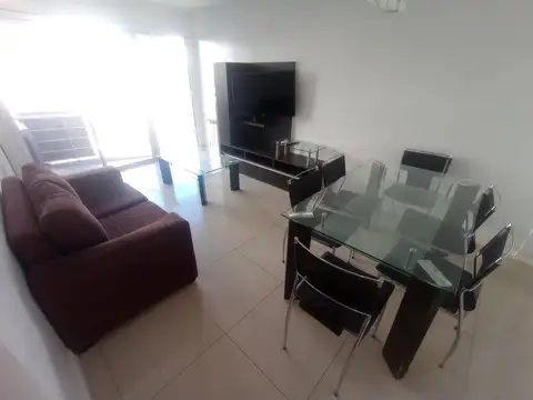 Semipiso 2 ambientes a la calle con cochera descubierta