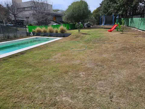 Casa 8 ambientes con 5 baños