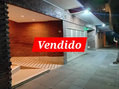 VENDIDO - 4 AMBIENTES AL FRENTE CON BALCON CORRIDO - COCHERA Y BAULERA  5TO PISO  APTO CREDITO.- APTO PROFESIONAL MIRAR VIDEO.-