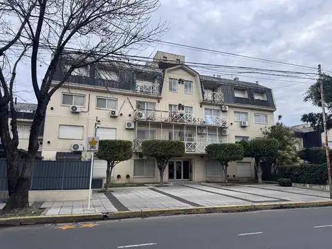 VENTA DEPARTAMENTO 2 AMB  CON BALCON Y COCHERA