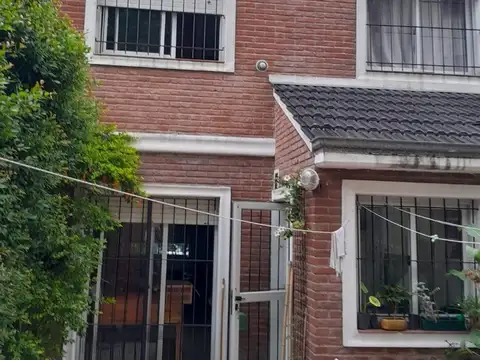 Depto Tipo Casa en Venta con 1 cocheras