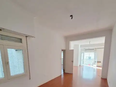 VENTA AMPLIO Y LUMINOSO 3 AMBIENTES EN JUNCAL Y AGUERO