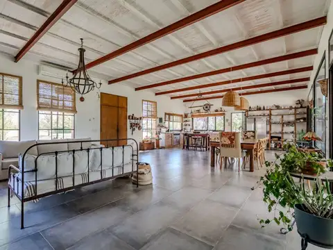 Casa 4 ambientes con 2 baños