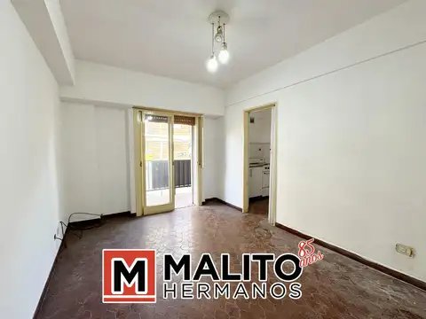 Departamento 2 ambientes con balcón en Liniers