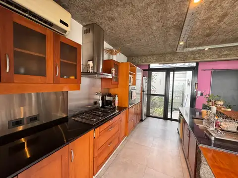 Casa en Venta con 3 cocheras