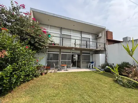 CASA 4 AMBIENTES + DPTO LOMAS DEL MIRADOR PILETA