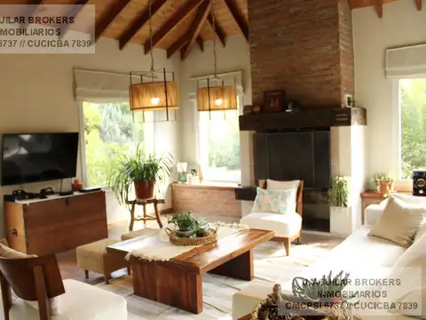 Casa en Venta con 2 cocheras