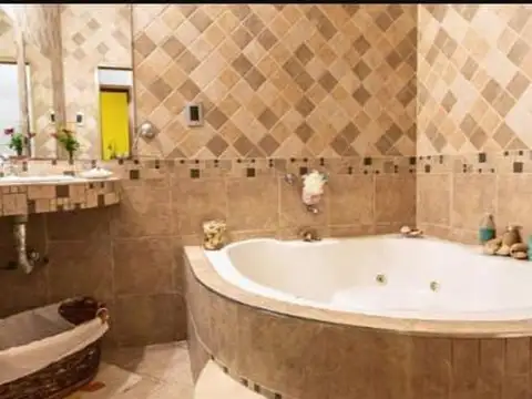 CASA 4 AMBIENTES EN EXCELENTE ESTADO, APTA CREDITO