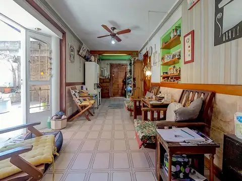 Casa 7 ambientes con 2 baños