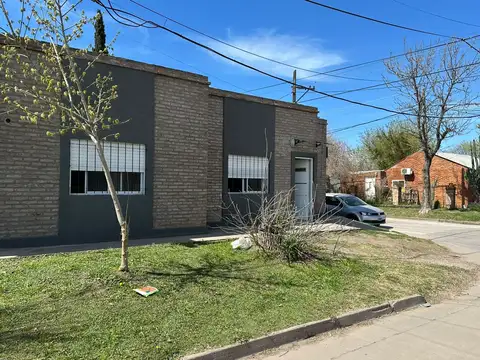 VENTA CASA DE 2 DORM COCHERA Y PATIO EN ROLDÁN