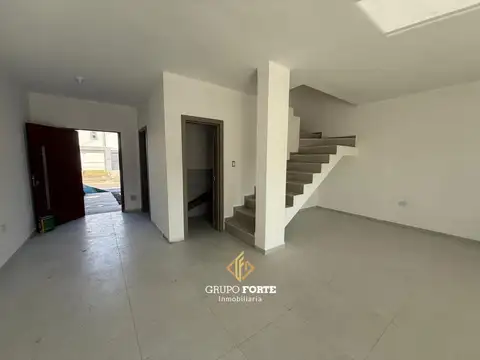 Depto Tipo Casa en Venta con 2 cocheras