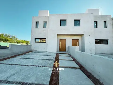 Depto Tipo Casa 3 ambientes con 2 baños