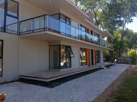 Venta Departamento 3 Ambientes con Patio, Parrilla y Cochera en Santa Teresita