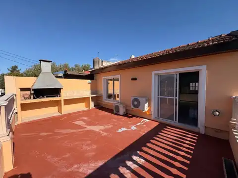 Don Torcuato (Entre Rios 1935) Alquiler PH 3 amb. en planta alta. Balcón terraza. Parrilla. 80 m2.