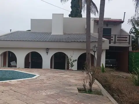 Vendo importante  casa con gran terreno Zona Blas Pareras