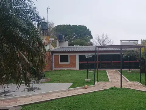Casa en Venta con 4 cocheras
