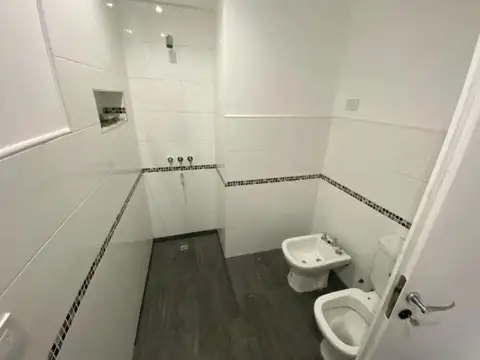 OPORTUNIDAD 3 AMBIENTES MODERNA COCHERA APTO ESCUCHA OFERTA