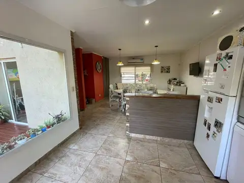 Casa 6 ambientes con 3 baños