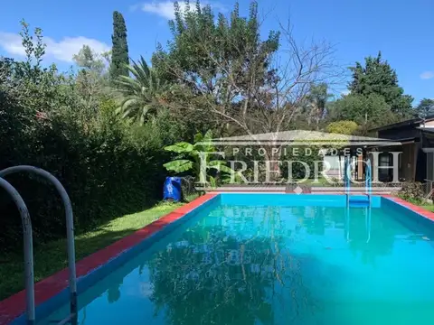 Casa en Venta con 3 cocheras