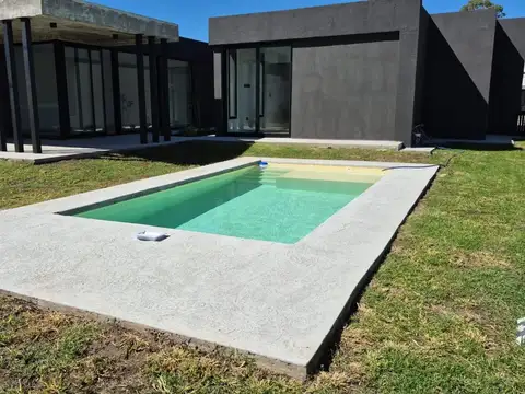 Casa 4 ambientes con 3 baños