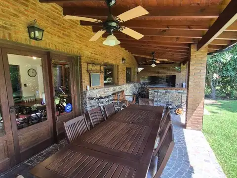 Casa en Venta con 3 cocheras