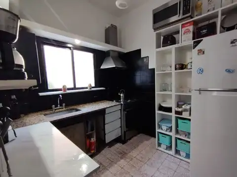 Casa 6 ambientes con 2 baños