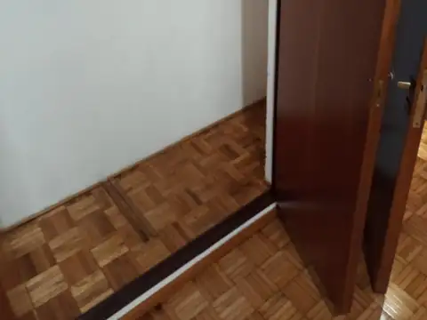 Departamento de 2 ambientes. Olivos Todo externo lateral.